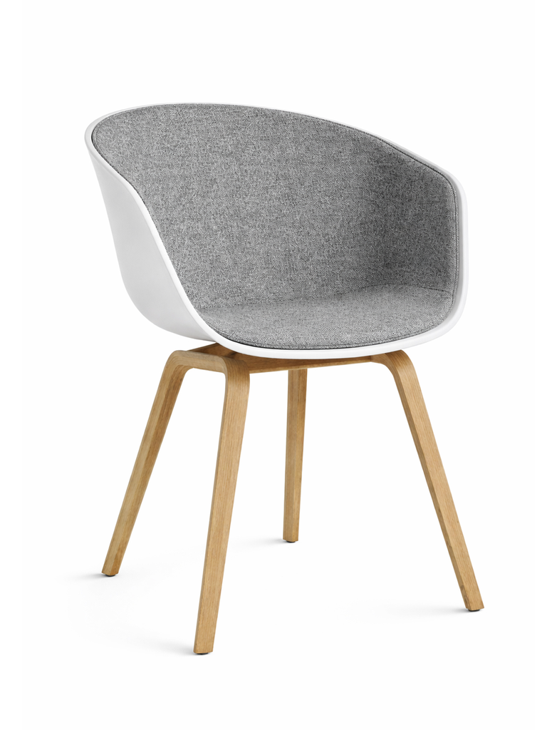 [1024.3.01] About a Chair (Grau)